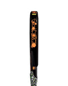 Zijaanzicht Lok Carbon Hype Gen 2 padel racket met oranje/geel logo van Lok.
