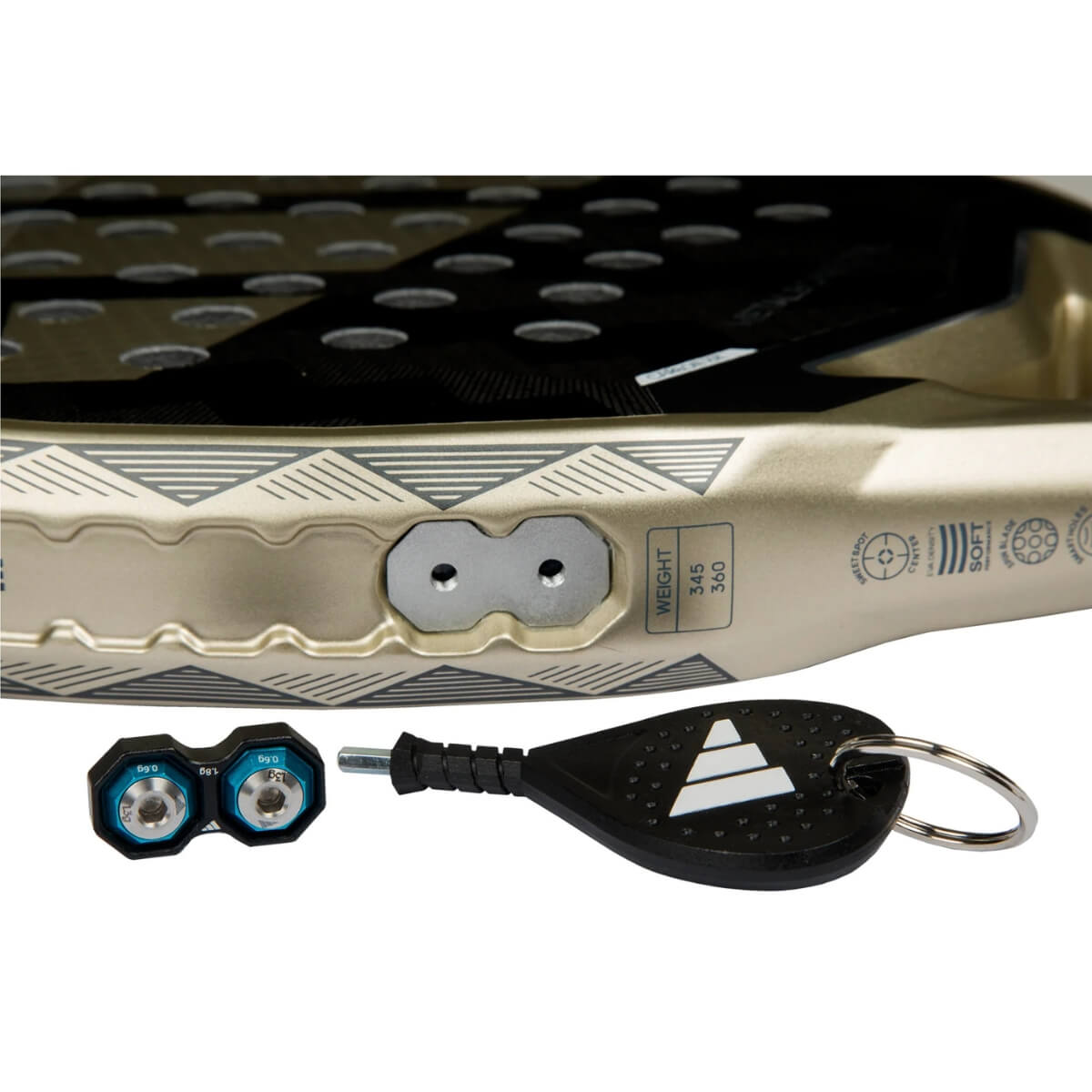 Close up van het gewichtsysteem van de Adidas Metalbone Ctrl 3.4 2025 zwarte padel racket met gouden logo van adidas in het midden.
