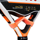 Textuurdetail van het 3K Carbon met ruwe 3D-structuur van de Nox ML10 Quantum 2025.