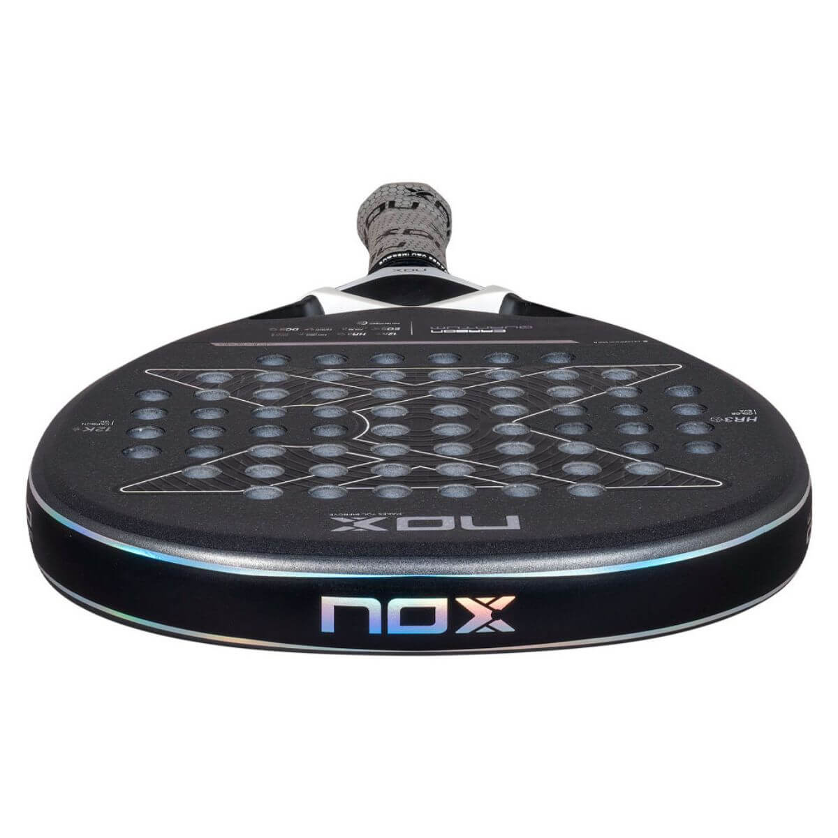 Bovenaanzicht: Nox ML10 Quantum 12K Carbon 2025 padelracket met zwart carbon blad en subtiele zilveren accenten.