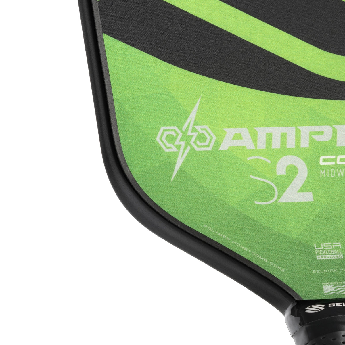 Selkirk Amped Control S2 pcikleball racket groen met zwart logo close up van het logo