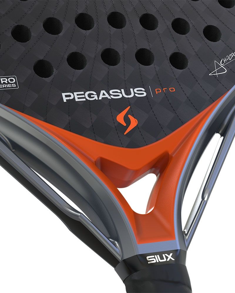 Detail Siux Pegasus Pro 2026 Lava Orange | Professioneel padelracket met 12K Carbon, EVA Pro-kern en 3D-textuur. 